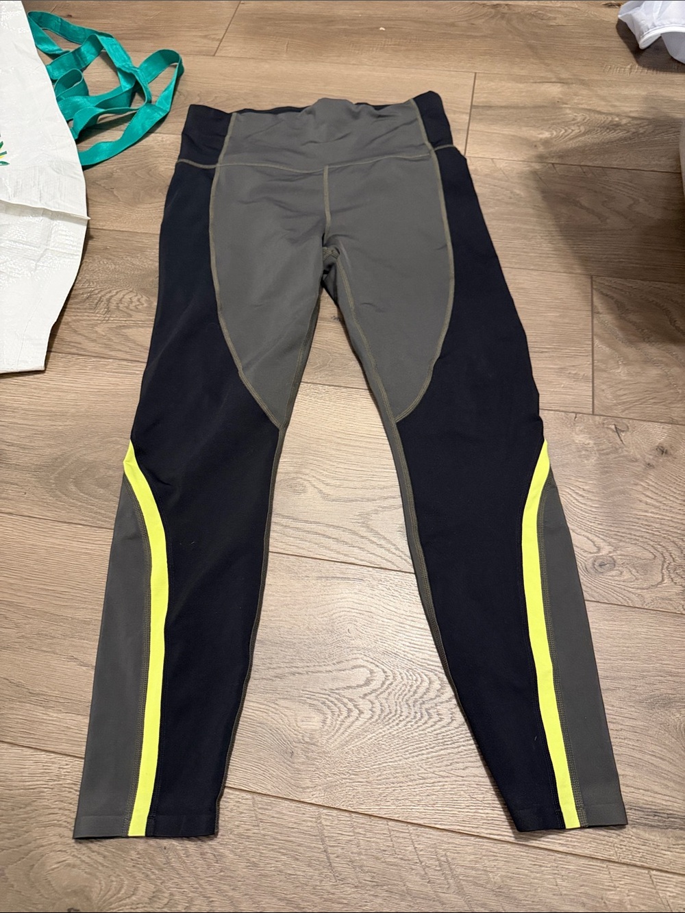 Athleta size medium leggings Colorblock Athletic Leggings with Neon Stripe @@@@